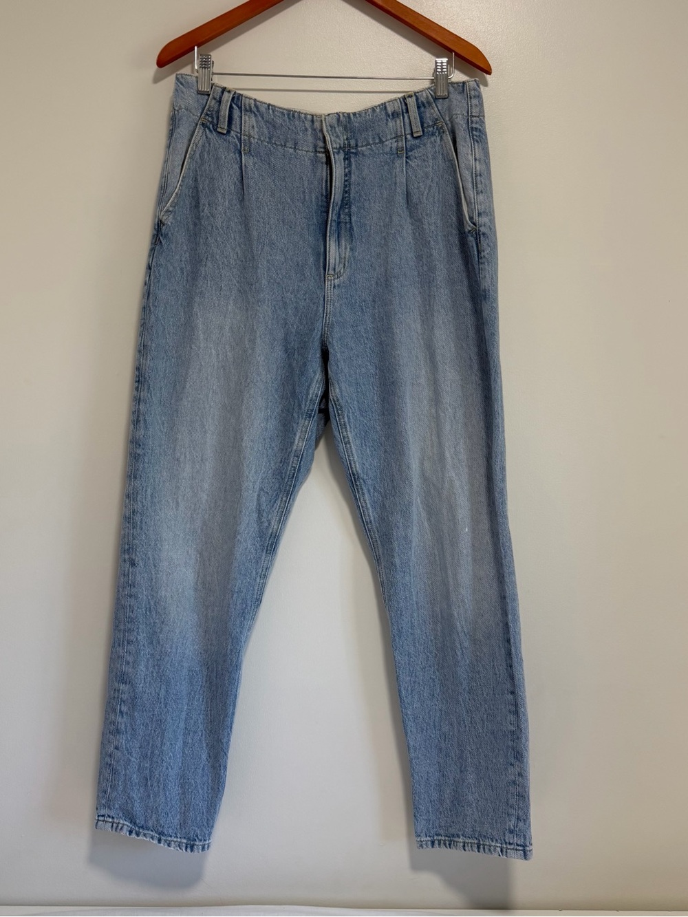 Dynamite Denim Claudia Mom Jeans Light Wash Pleated Size 10 / 30